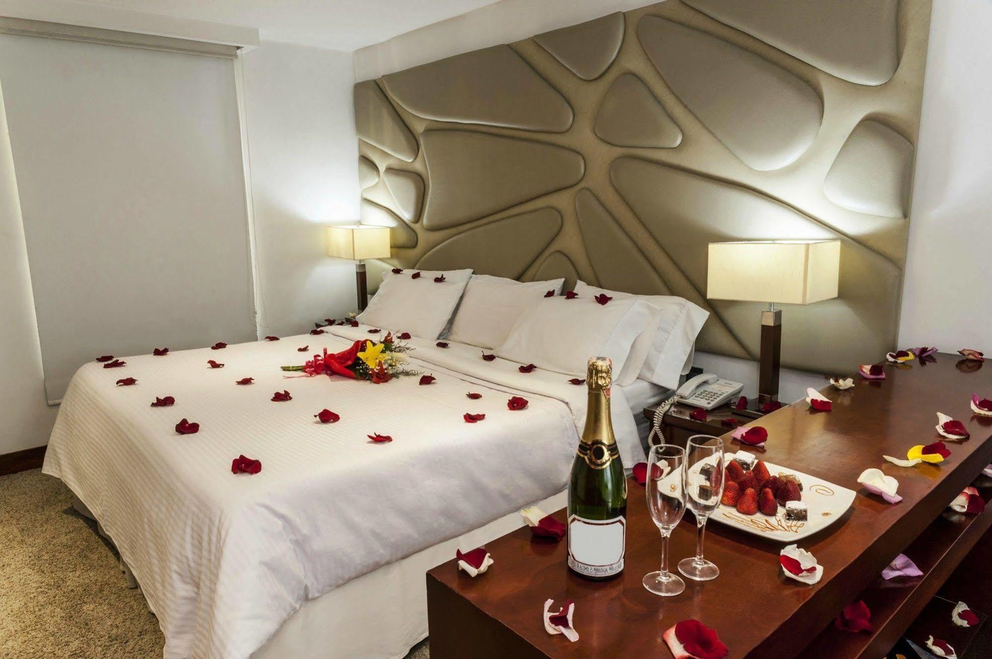 Hotel Virrey Park Bogota Bagian luar foto